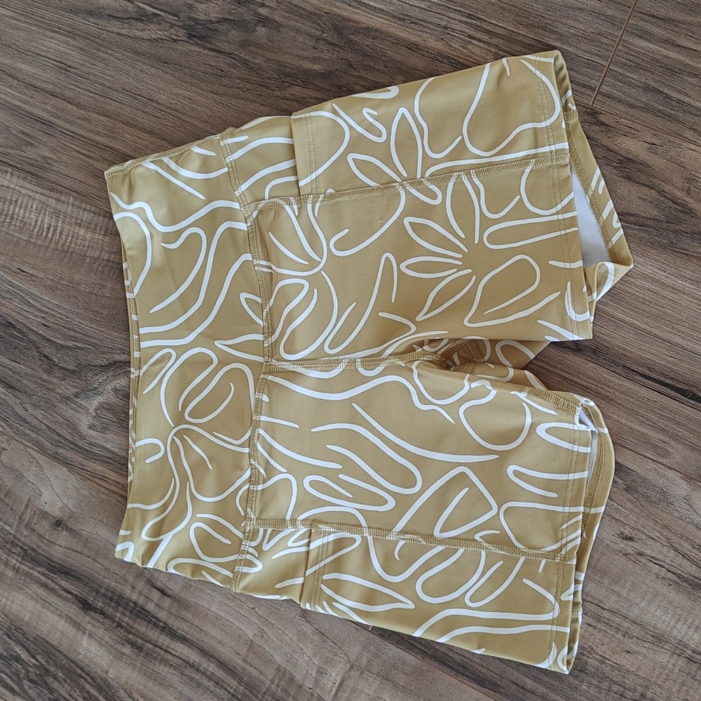 EUC Billabong fitted bike shorts with pockets
